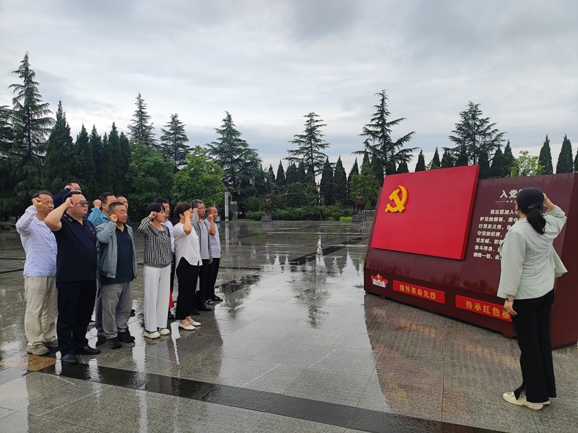 沐雨砺初心 严纪铸铁军——苗木中心开展以红色教育...